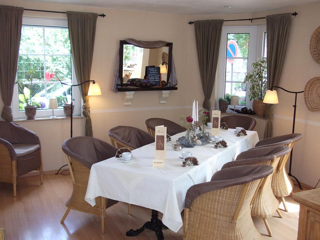 Pension & Cafe Am Kraehenberg Halle  Zewnętrze zdjęcie