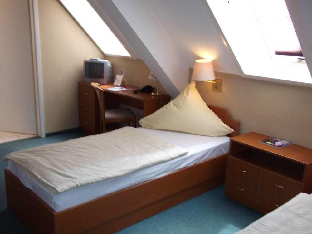 Pension & Cafe Am Kraehenberg Halle  Zewnętrze zdjęcie