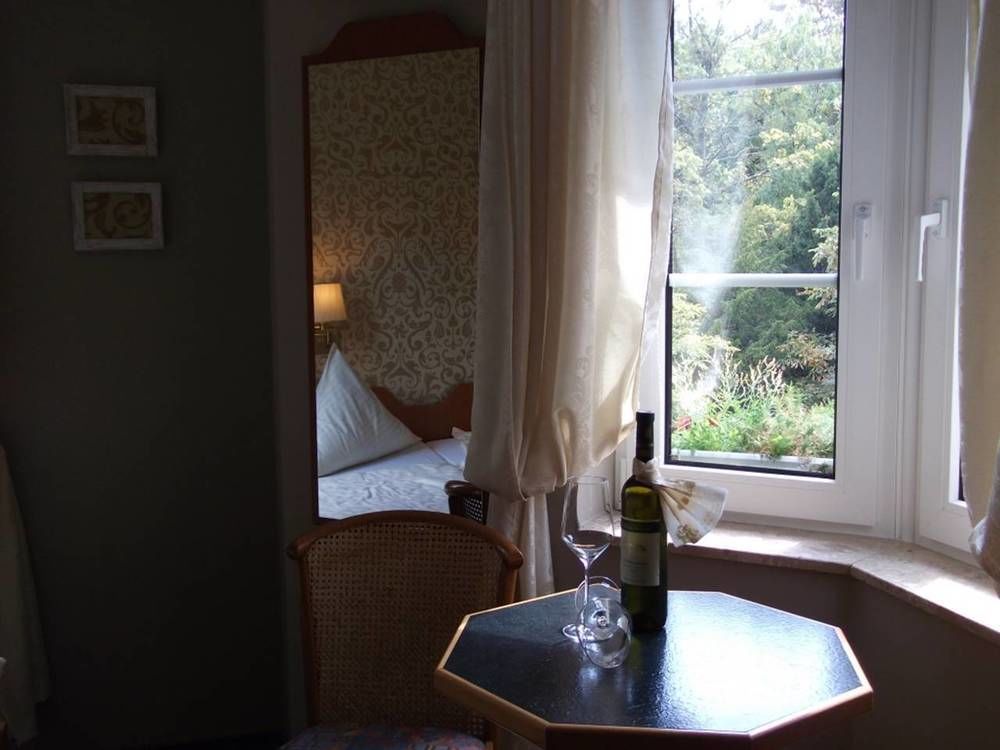 Pension & Cafe Am Kraehenberg Halle  Zewnętrze zdjęcie