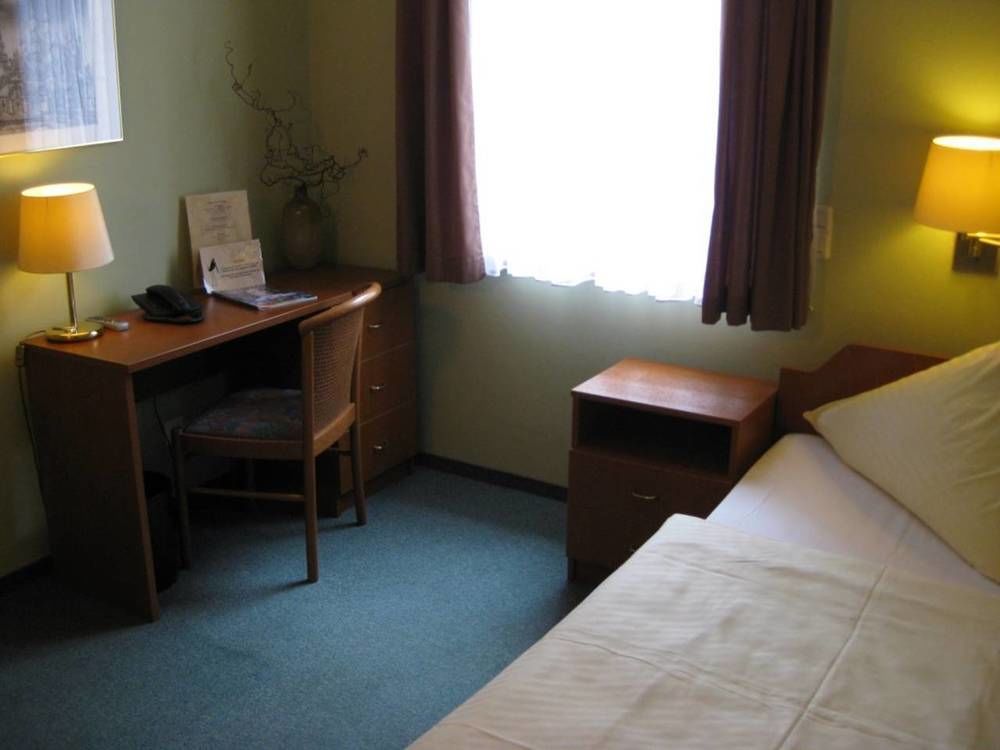 Pension & Cafe Am Kraehenberg Halle  Zewnętrze zdjęcie