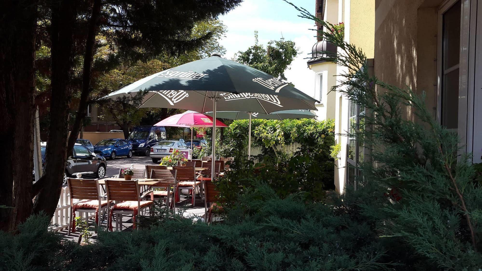 Pension & Cafe Am Kraehenberg Halle  Zewnętrze zdjęcie